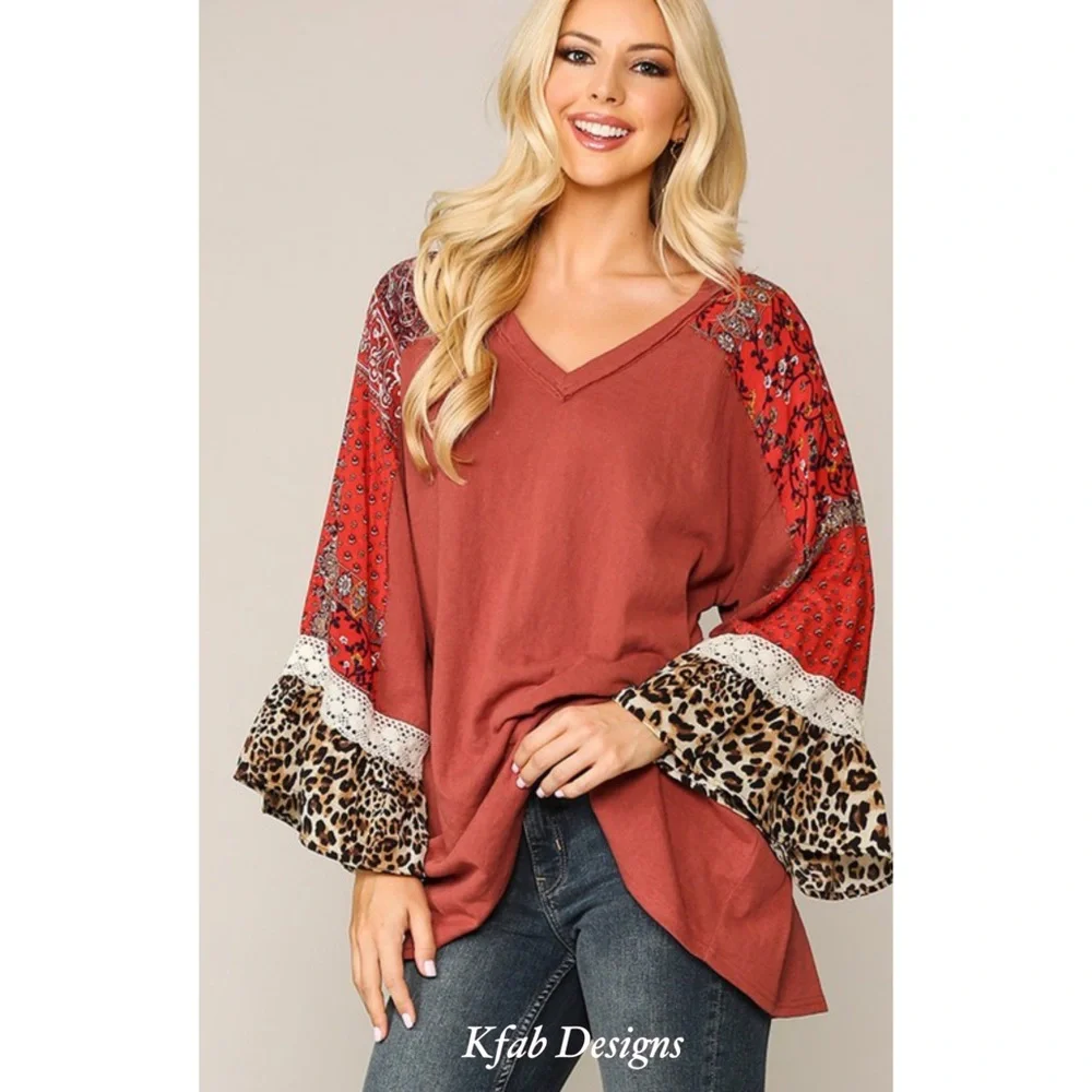 ❤️IN STOCK (LAST) V Neck Red Clay Animal Print Lace Trim Bell Sleeve Top! - Picture 3 of 6